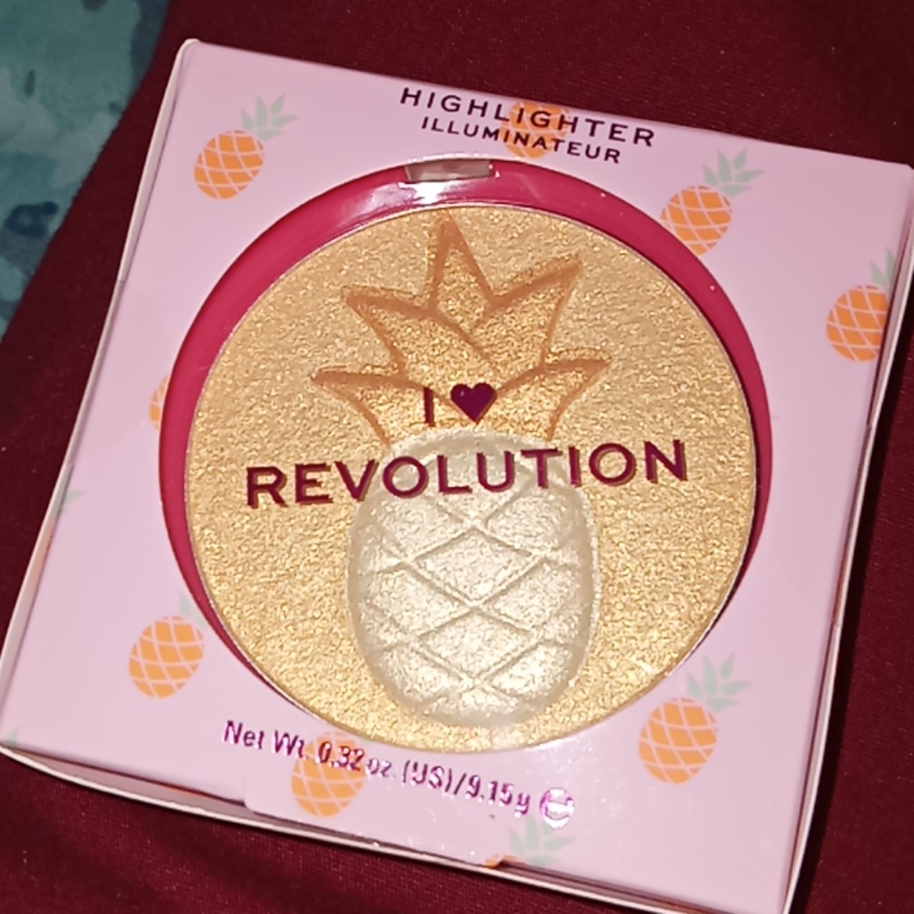 New Pineapple gold metallic face highlighter